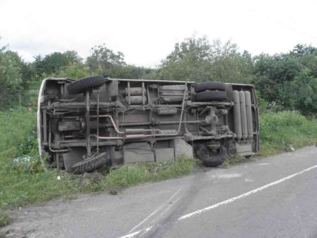 Hacıqabulda avtobus aşdı, yaralılar var